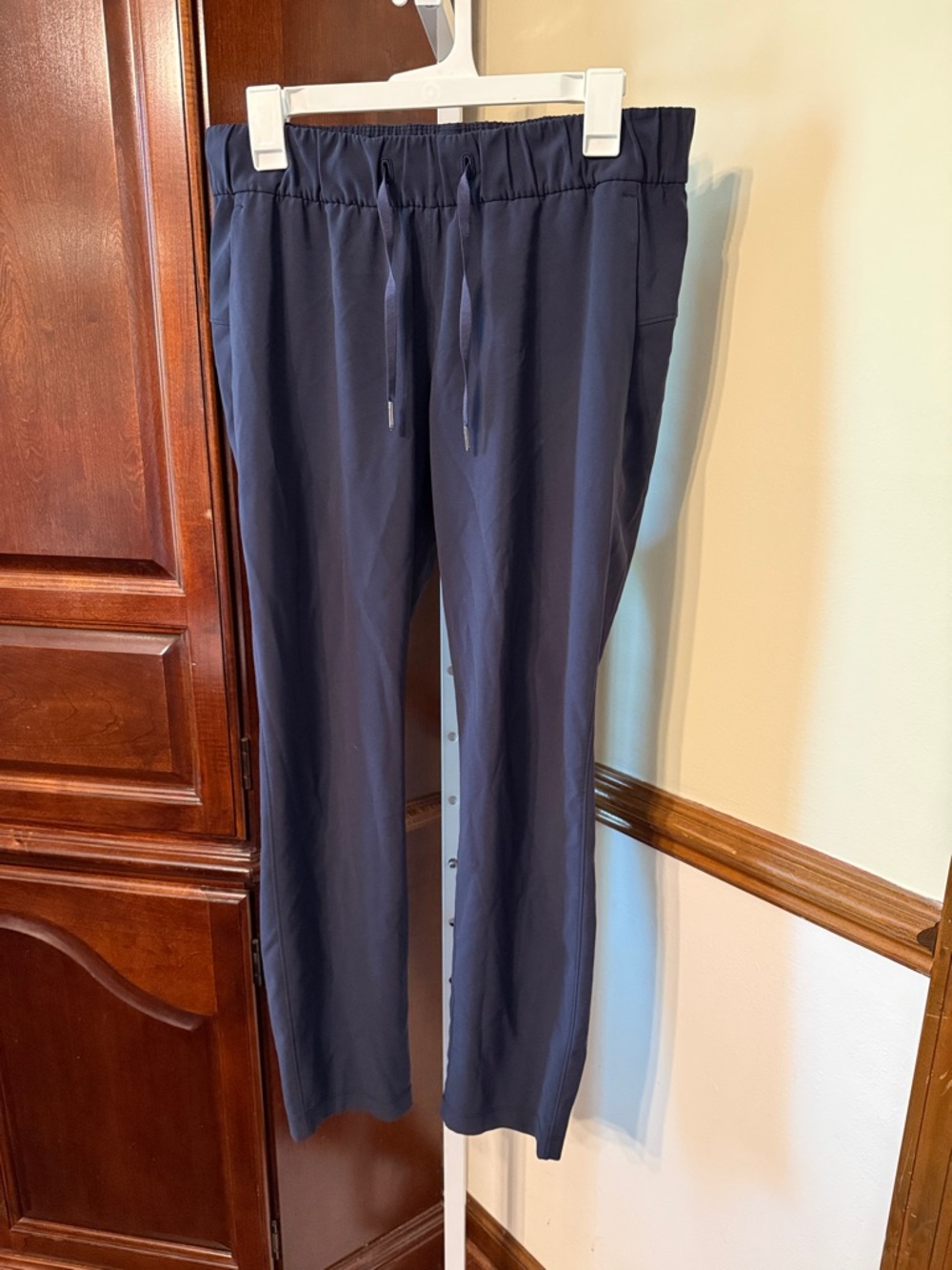 Lululemon On The Fly Tapered Pant Woven 28" Sz 8 Midnight Navy Blue Travel 8034
